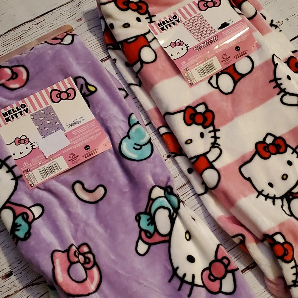 🆕️ CUTE SANRIO HELLO KITTY SILK TOUCH THROW 💜💗